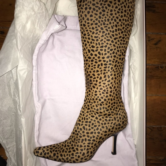 Incredibly Chic & Sleek Jimmy Choo Leopard Knee-Height Boots - Picture 1 of 6